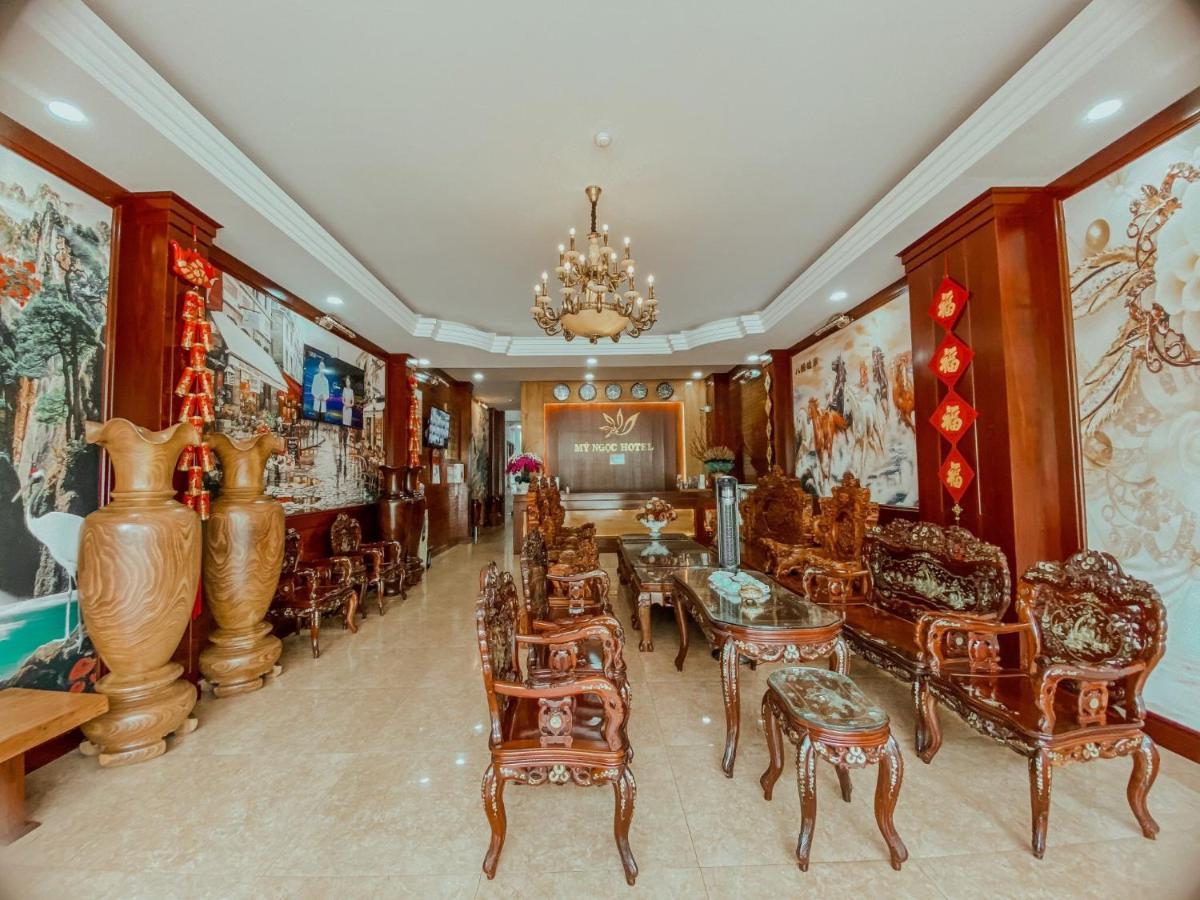 Отель Khach San My Ngoc Буонметхуот Экстерьер фото