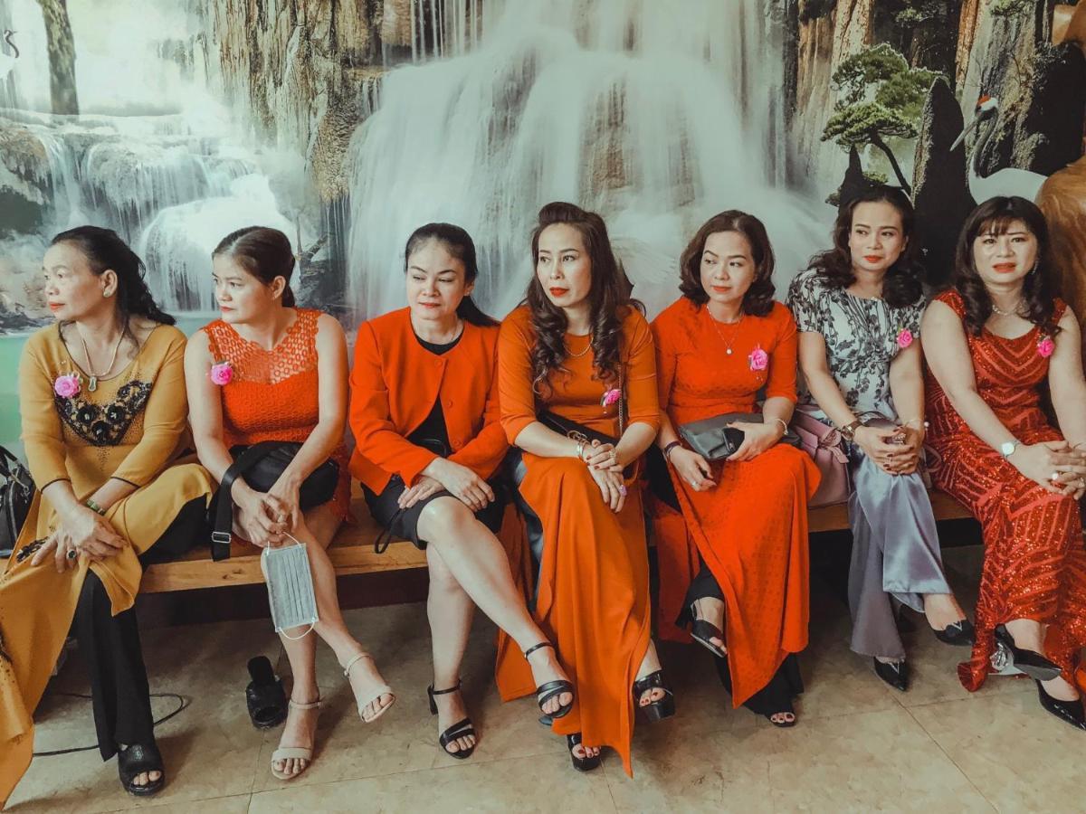 Отель Khach San My Ngoc Буонметхуот Экстерьер фото