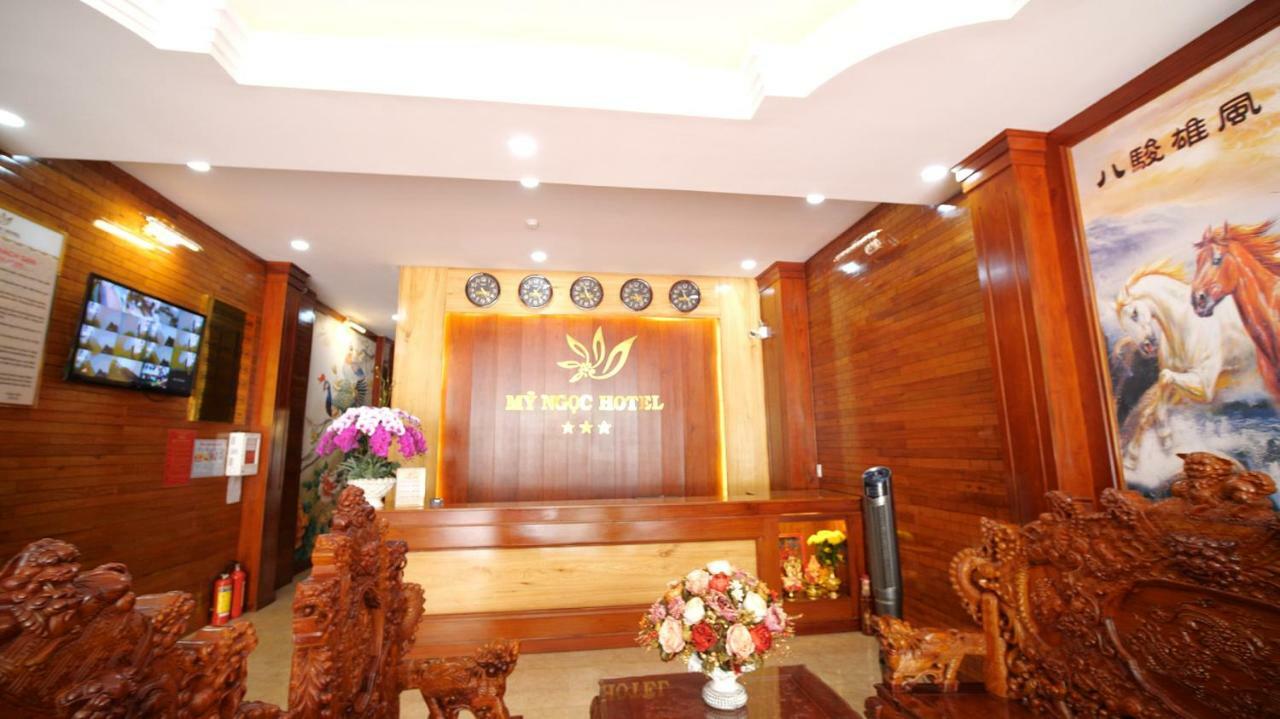 Отель Khach San My Ngoc Буонметхуот Экстерьер фото